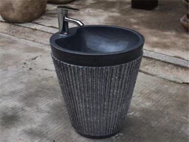 Coloane de apă de bazalt