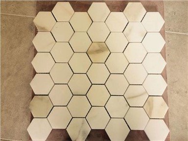 Mozaic din marmură Calacatta Gold