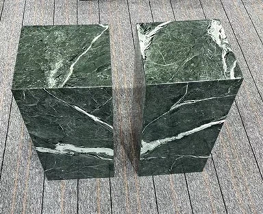 Plinte de marmură verde